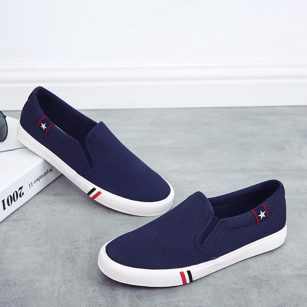 Modern férfi mokaszin három színben, lapos talppal