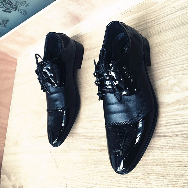 Férfi formális cipő fekete színben, fűzővel