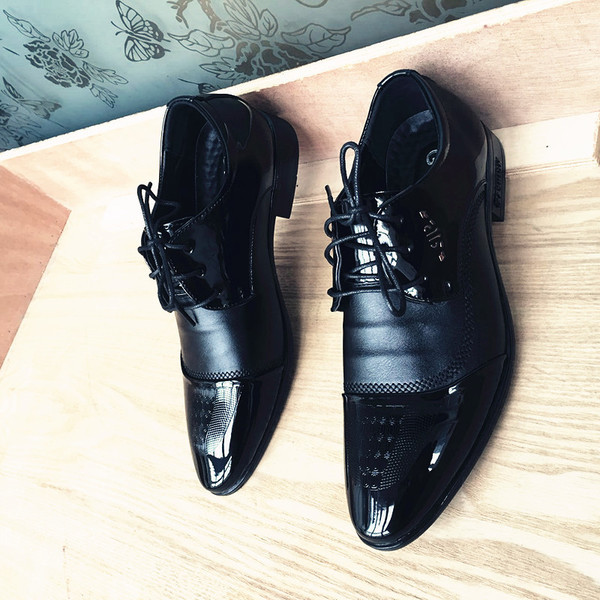 Férfi formális cipő fekete színben, fűzővel