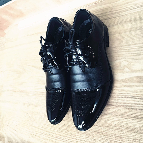 Férfi formális cipő fekete színben, fűzővel