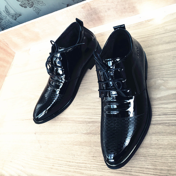 Pantofi eleganti pentru barbati cu sireturi in negru