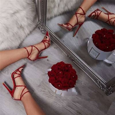 Κομψά γυναικεία σανδάλια με ψηλά τακούνια σε διάφορα χρώματα από οικολογικό δέρμα