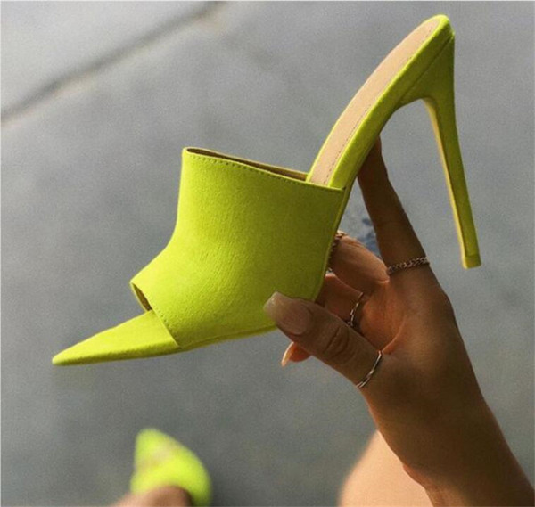 Νέα μοντέλα γυναικείες παντόφλες σε διάφορα χρώματα