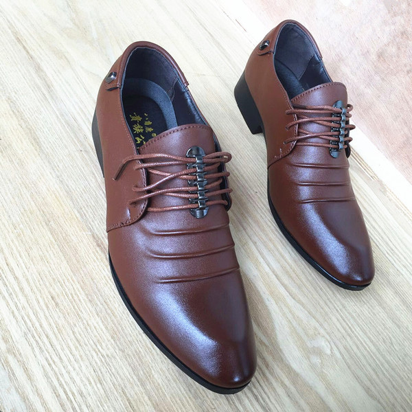 Μοντέρνα ανδρικά παπούτσια σε μαύρο και καφέ χρώμα