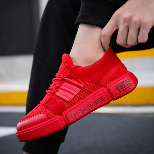 Pantofi moderni pentru barbati cu talpa inalta in alb, negru si rosu