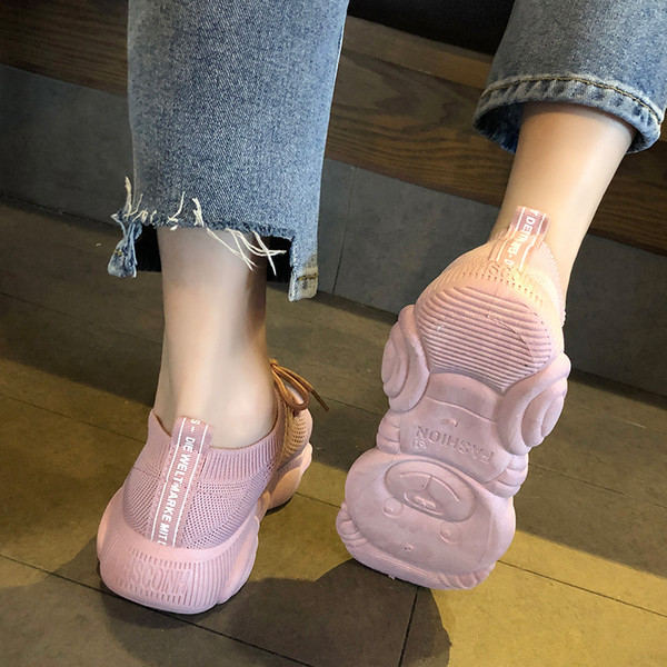 Ανοιξιάτικα γυναικεία παπούτσια σε μαύρο, λευκό και ροζ χρώματα