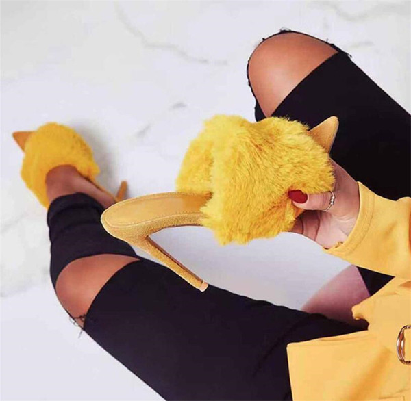 Κομψές γυναικείες παντόφλες με υψηλό τακούνι και χνούδι σε διάφορα χρώματα