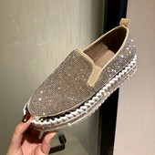 Mocasini de dama actuali cu efect stralucitor in alb-negru