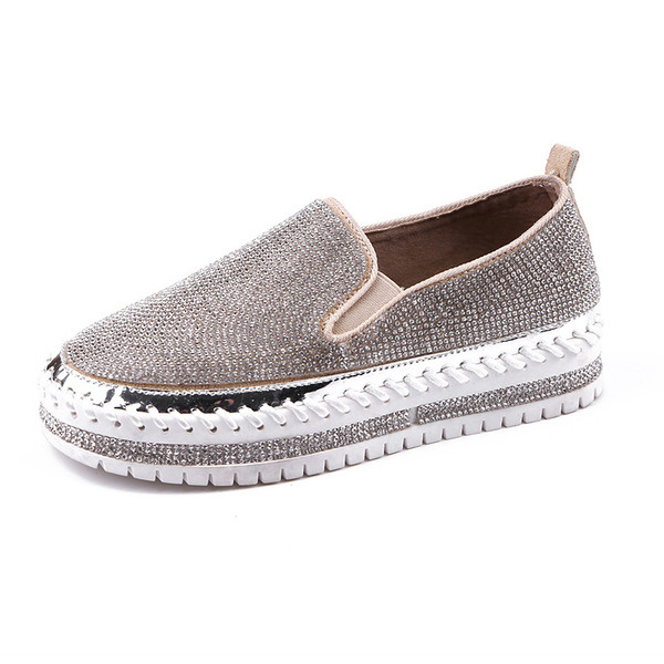 Mocasini de dama actuali cu efect stralucitor in alb-negru