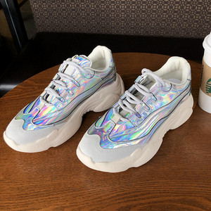 Modern női tornacipő fényes hatással három színben