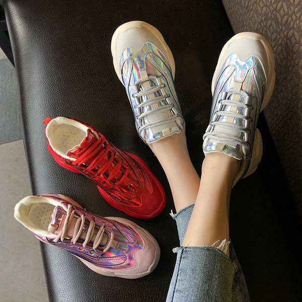Modern női tornacipő fényes hatással három színben