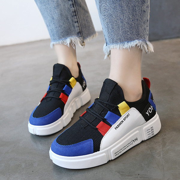 Καθημερινά γυναικεία αθλητικά παπούτσια από οικολογικό δέρμα σε μαύρο και άσπρο χρώμα