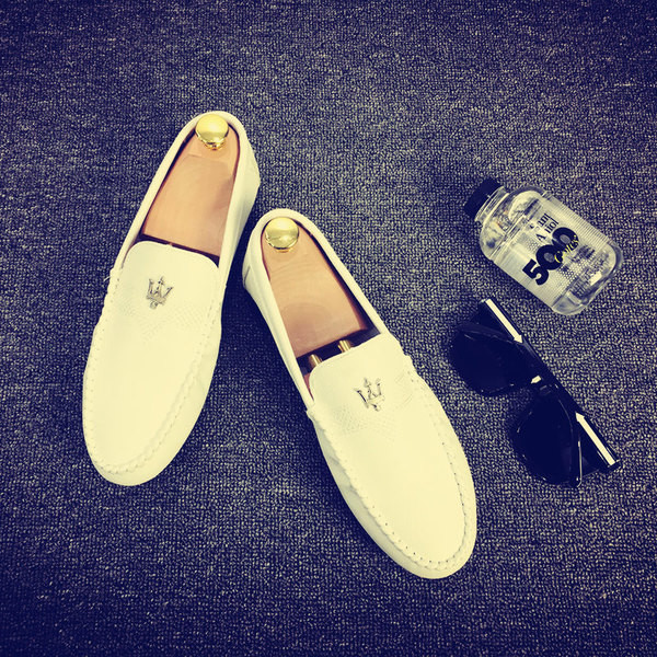 Elegáns férfi mokaszinok műbőrből többféle modell