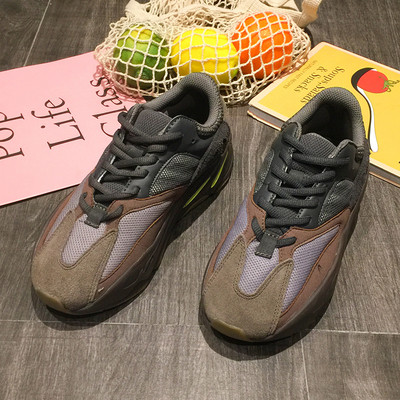 Γυναικεία αθλητικά παπούτσια με ψηλή πλατφόρμα 