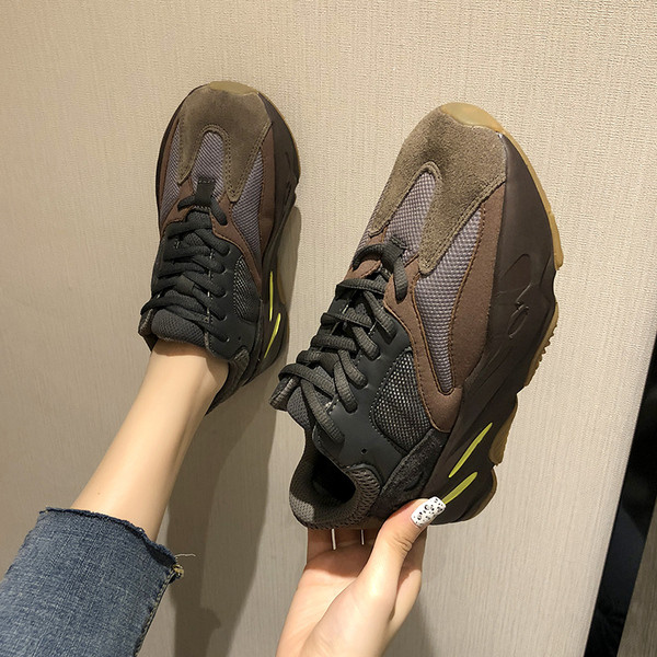 Γυναικεία αθλητικά παπούτσια με ψηλή πλατφόρμα 