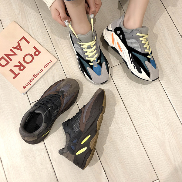 Γυναικεία αθλητικά παπούτσια με ψηλή πλατφόρμα 