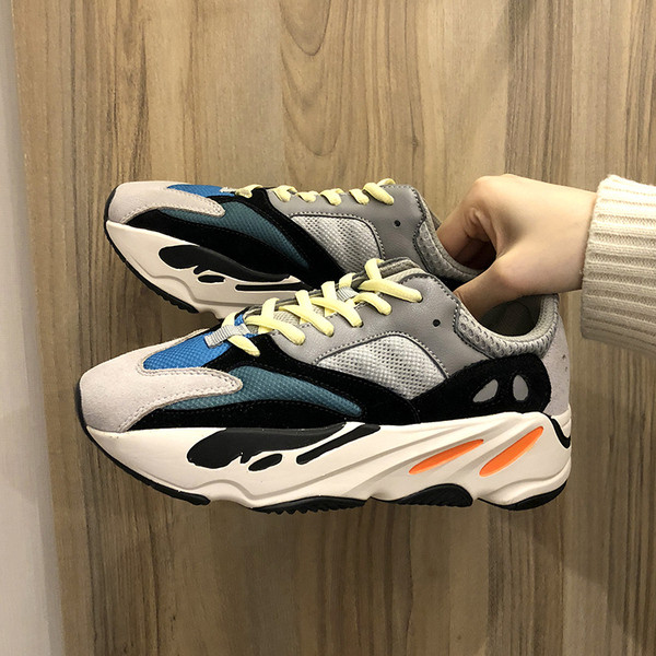 Γυναικεία αθλητικά παπούτσια με ψηλή πλατφόρμα 