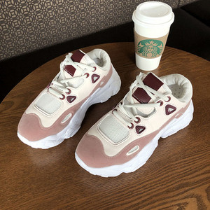 Három színben fűzős női sportcipő