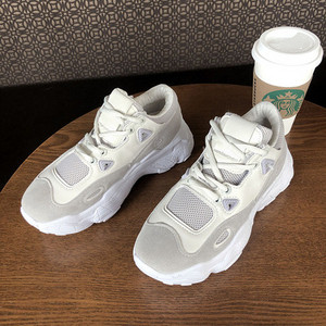 Három színben fűzős női sportcipő