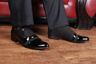 Pantofi de bărbați actuali în negru cu legături laterale