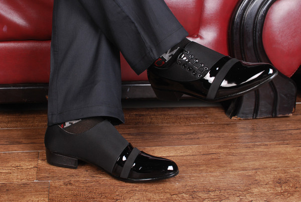 Pantofi de bărbați actuali în negru cu legături laterale