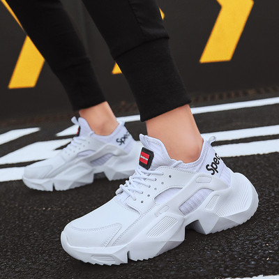 Modern férfi tornacipő új modellje három színben