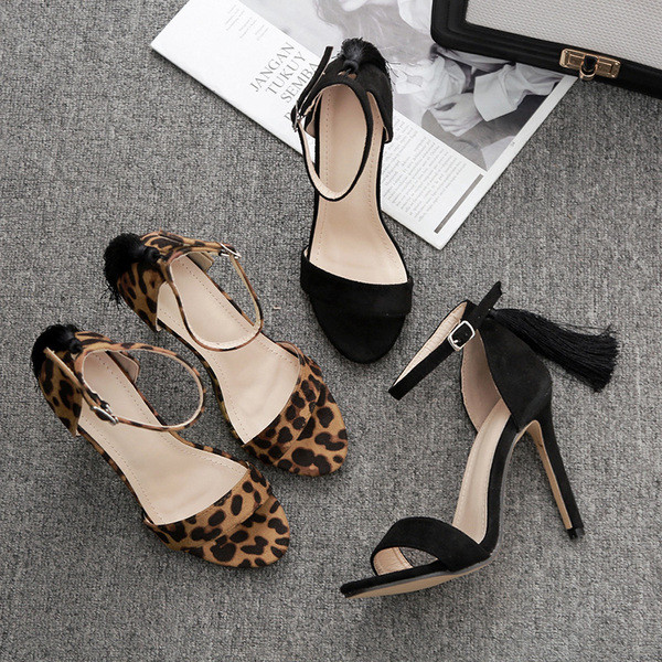 Model nou de sandale dama cu toc inalt si ciucuri in doua culori