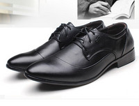 Pantofi de bărbați actuali în alb și negru cu șireturi