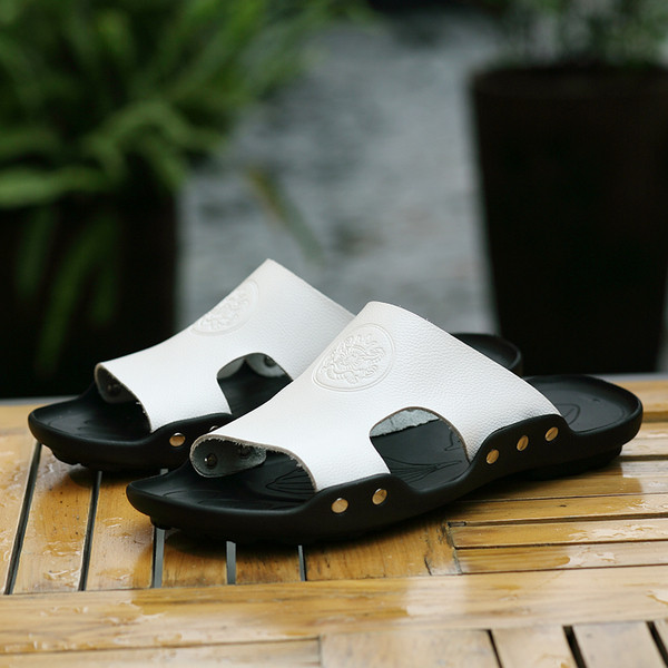 Öko bőrből készült modern férfi papucs négy színben