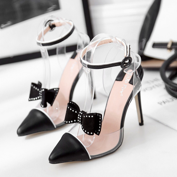 Μοντέρνα γυναικεία σανδάλια μυτερό  μοντέλο με 3D στοιχείο σε μαύρο χρώμα