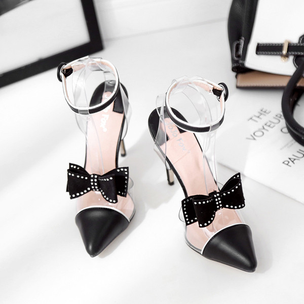 Μοντέρνα γυναικεία σανδάλια μυτερό  μοντέλο με 3D στοιχείο σε μαύρο χρώμα