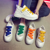 Adidasi moderni de dama in alb cu sireturi colorate si talpa inalta