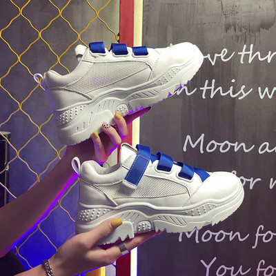 Adidasi moderni de dama in alb cu sireturi colorate si talpa inalta