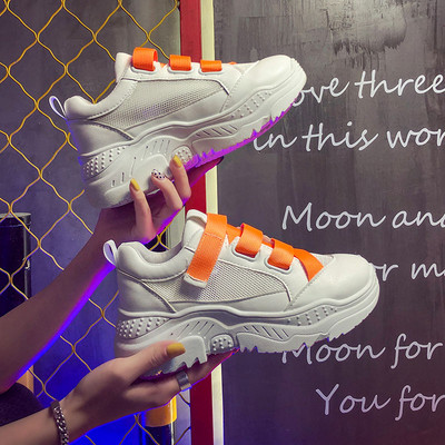 Adidasi moderni de dama in alb cu sireturi colorate si talpa inalta