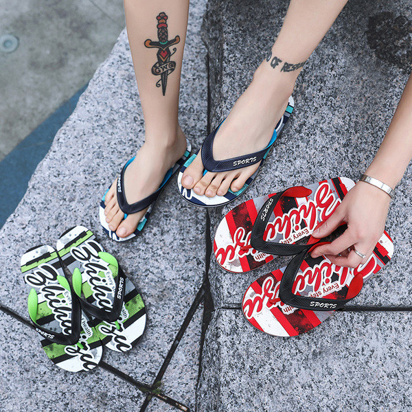 Ανδρικές παντόφλες με επιγραφές σε τρία χρώματα