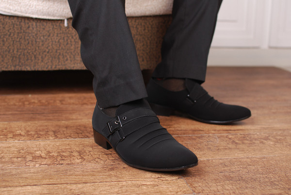 Alkalmi férfi cipő fekete színben karatamával