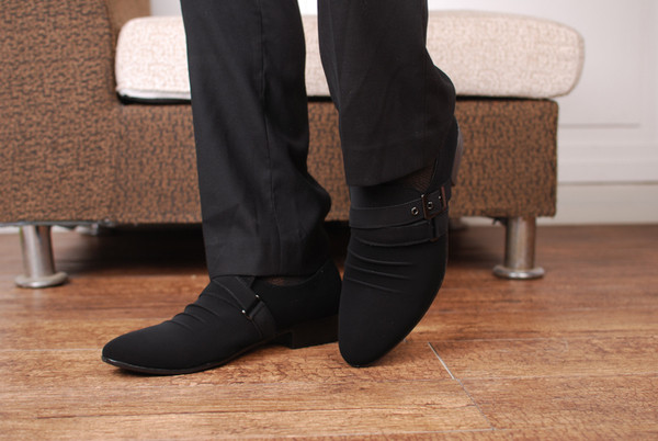 Alkalmi férfi cipő fekete színben karatamával