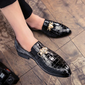 Stílusos férfi mokaszinok több színben fém elemekkel két modell