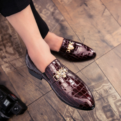 Stílusos férfi mokaszinok több színben fém elemekkel két modell