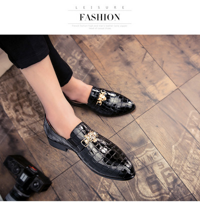 Stílusos férfi mokaszinok több színben fém elemekkel két modell