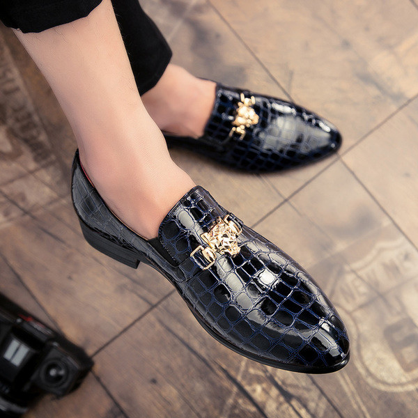 Stílusos férfi mokaszinok több színben fém elemekkel két modell