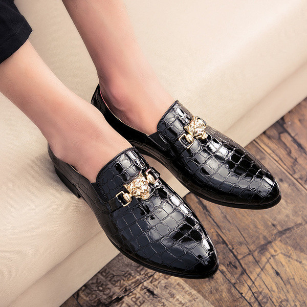 Stílusos férfi mokaszinok több színben fém elemekkel két modell