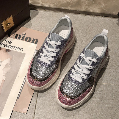 Model nou de adidasi de dama actuali cu finisaj lucios in doua culori