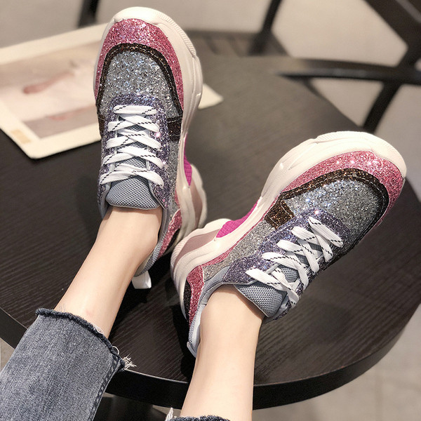 Model nou de adidasi de dama actuali cu finisaj lucios in doua culori