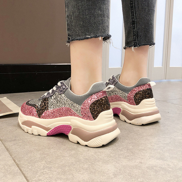 Model nou de adidasi de dama actuali cu finisaj lucios in doua culori