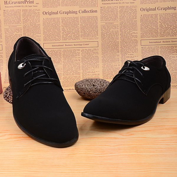 Stílusos férfi cipők fekete színben öko velúrból