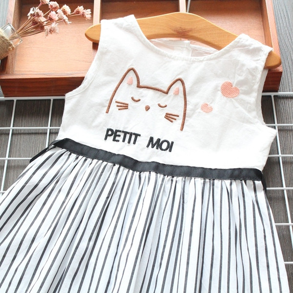 Sportos és elegáns gyerekruha lányoknak fehér színben