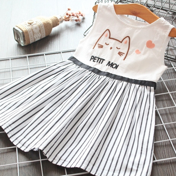 Sportos és elegáns gyerekruha lányoknak fehér színben