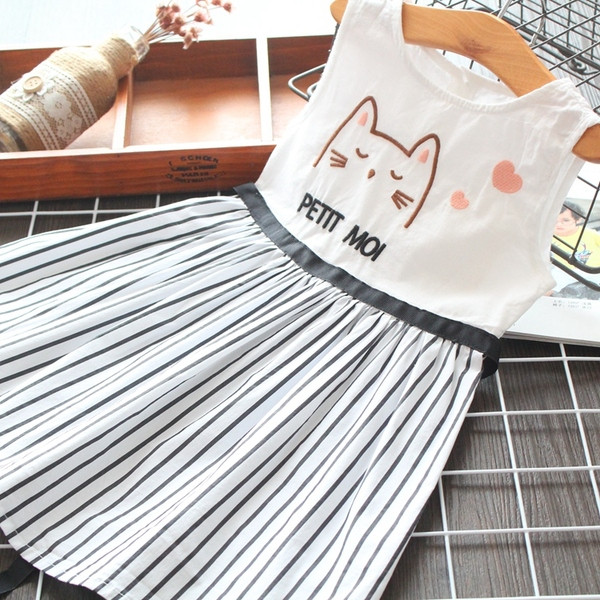 Sportos és elegáns gyerekruha lányoknak fehér színben