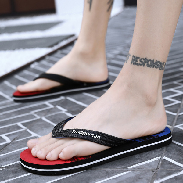 Ανδρικέςπαντόφλες σε τρία χρώματα με επιγραφές